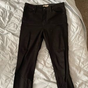 Madewell Curvy High Rise Skinny in Black. Worn but in good condition size30